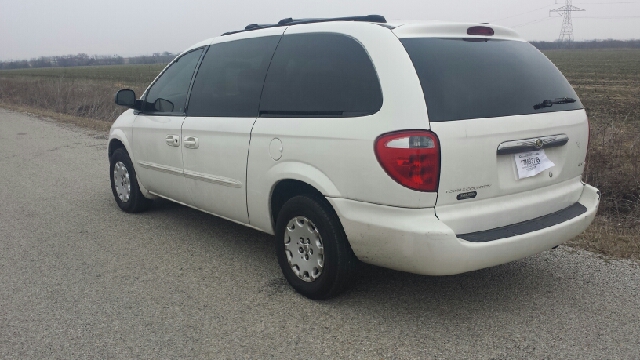 2003 Chrysler Town and Country Quad Coupe 3