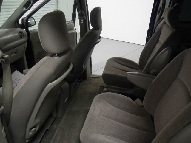 2003 Chrysler Town and Country Quad Coupe 3
