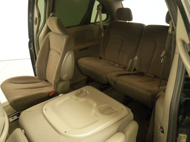 2003 Chrysler Town and Country Quad Coupe 3