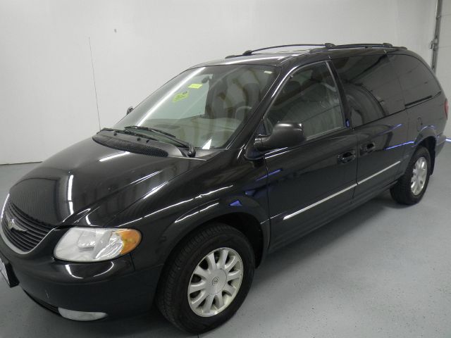 2003 Chrysler Town and Country Quad Coupe 3