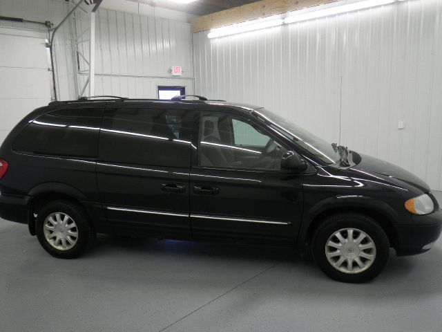 2003 Chrysler Town and Country Quad Coupe 3