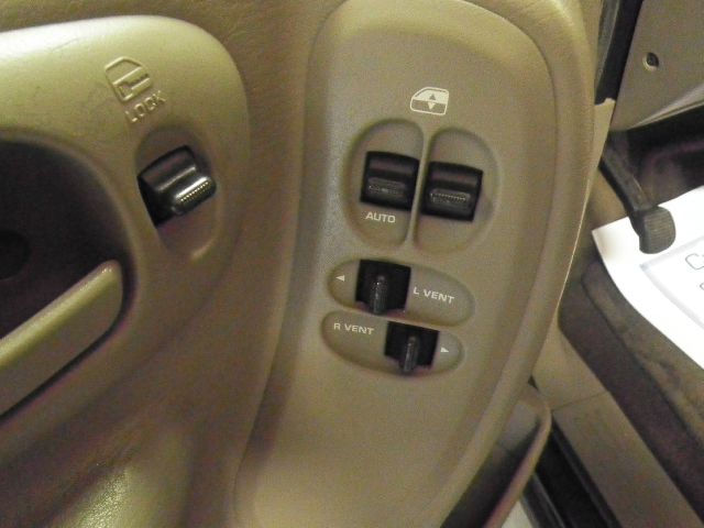 2003 Chrysler Town and Country Quad Coupe 3