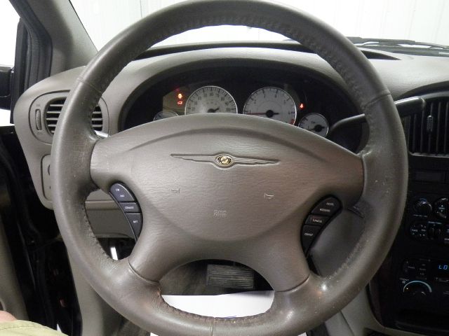 2003 Chrysler Town and Country Quad Coupe 3