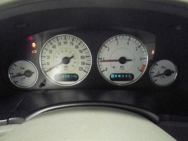 2003 Chrysler Town and Country Quad Coupe 3