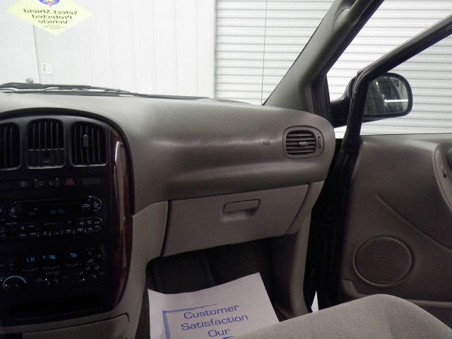 2003 Chrysler Town and Country Quad Coupe 3