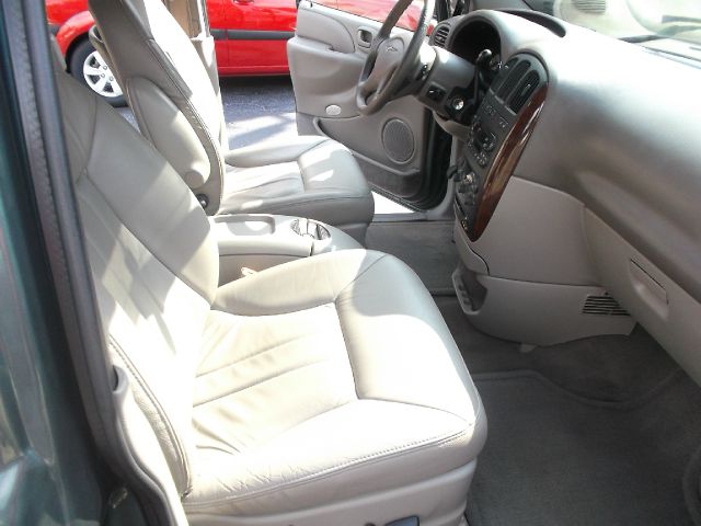 2003 Chrysler Town and Country H6 L.L. Bean