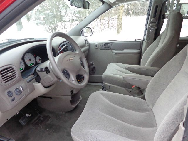 2003 Chrysler Town and Country Base