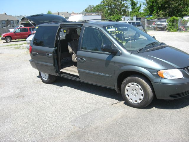 2003 Chrysler Town and Country Quad Coupe 3