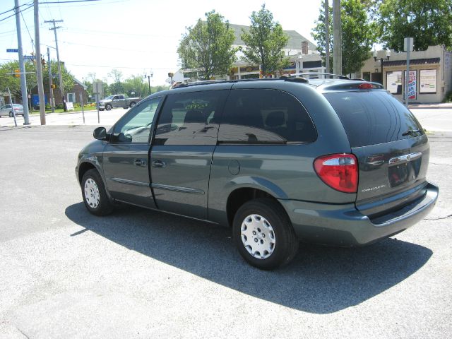 2003 Chrysler Town and Country Quad Coupe 3