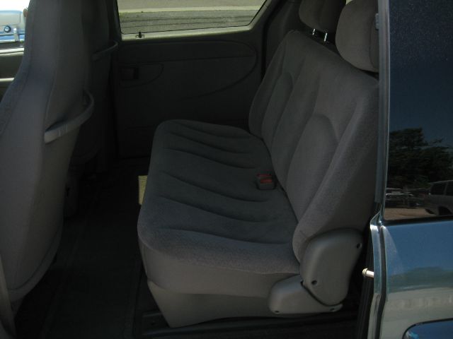 2003 Chrysler Town and Country Quad Coupe 3