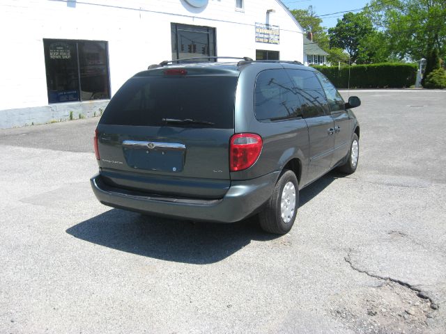 2003 Chrysler Town and Country Quad Coupe 3