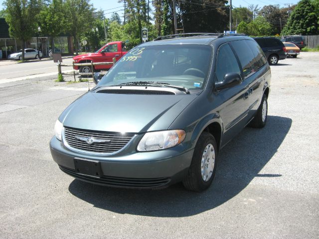 2003 Chrysler Town and Country Quad Coupe 3