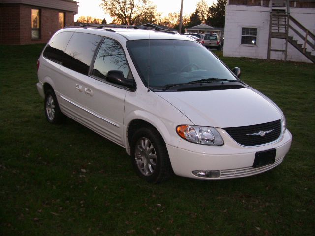 2003 Chrysler Town and Country Quad Coupe 3