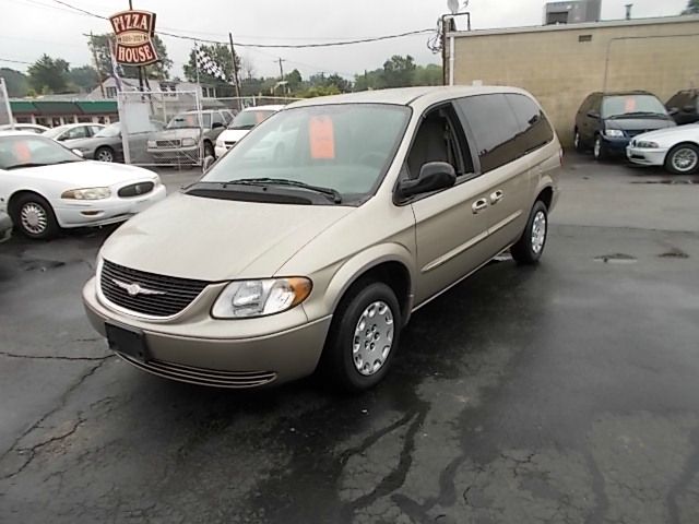 2003 Chrysler Town and Country Quad Coupe 3