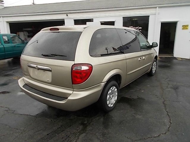 2003 Chrysler Town and Country Quad Coupe 3