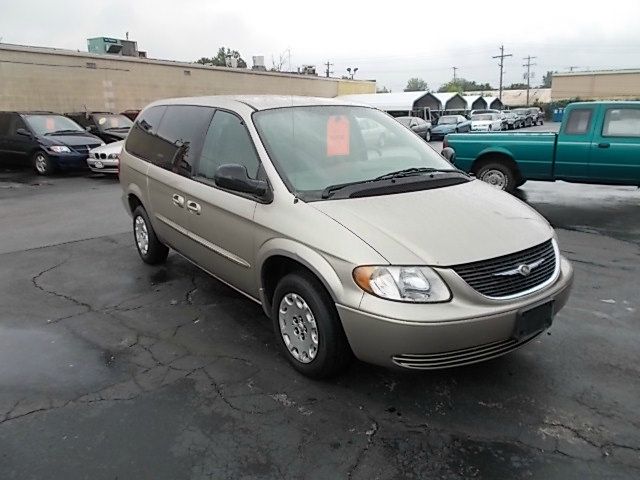 2003 Chrysler Town and Country Quad Coupe 3