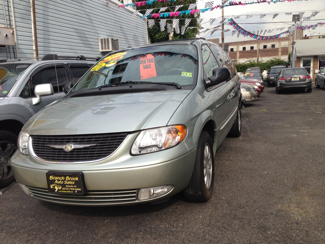 2003 Chrysler Town and Country Quad Coupe 3