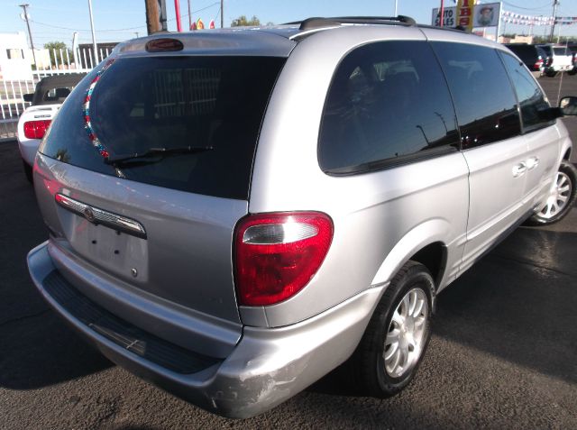 2003 Chrysler Town and Country Quad Coupe 3