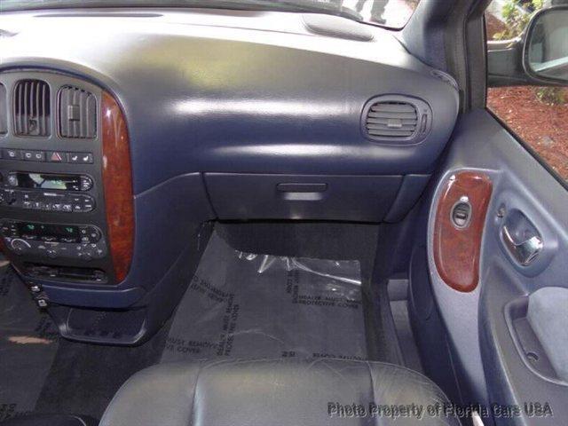 2003 Chrysler Town and Country A7X9