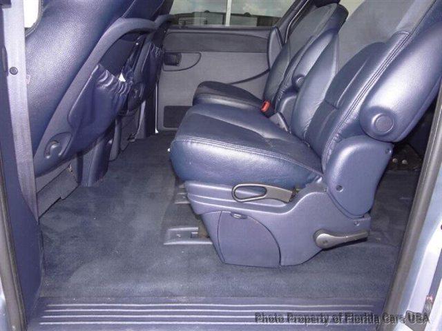 2003 Chrysler Town and Country A7X9