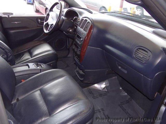 2003 Chrysler Town and Country A7X9