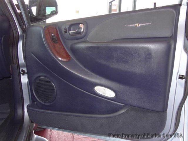2003 Chrysler Town and Country A7X9