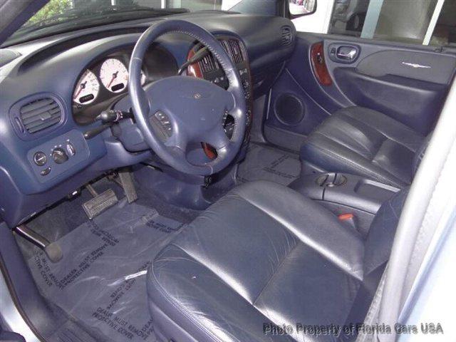 2003 Chrysler Town and Country A7X9