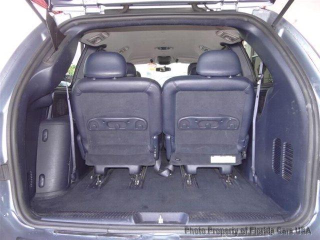 2003 Chrysler Town and Country A7X9