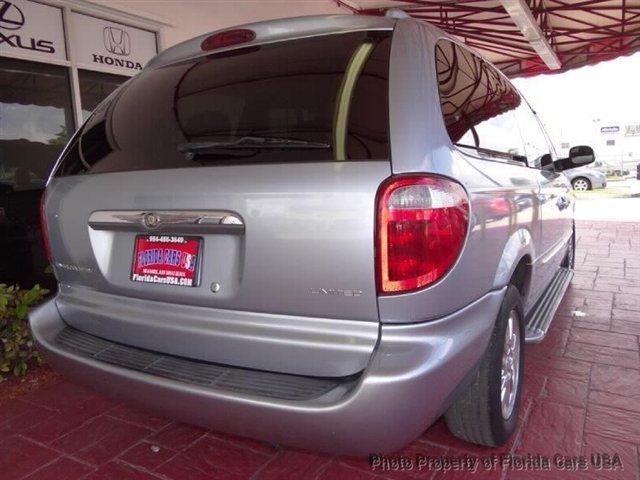 2003 Chrysler Town and Country A7X9