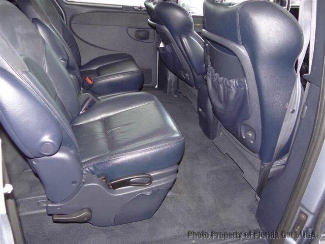 2003 Chrysler Town and Country A7X9