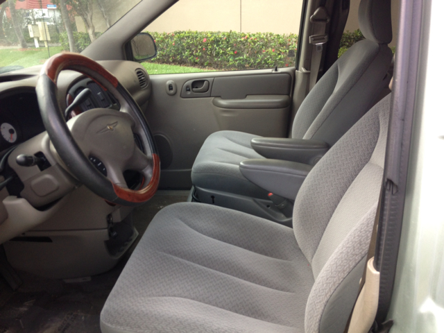 2003 Chrysler Town and Country Unknown