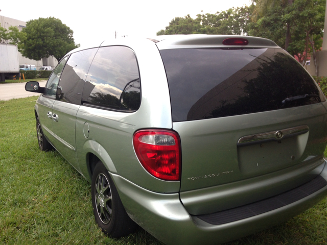 2003 Chrysler Town and Country Unknown