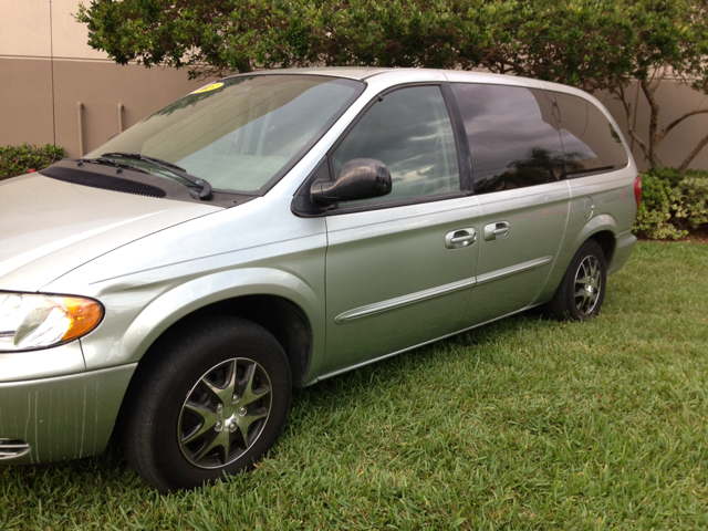2003 Chrysler Town and Country Unknown