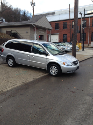 2003 Chrysler Town and Country Quad Coupe 3