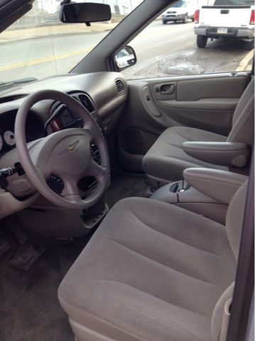 2003 Chrysler Town and Country Quad Coupe 3