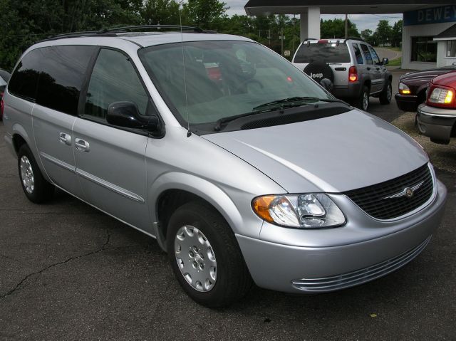 2003 Chrysler Town and Country Quad Coupe 3