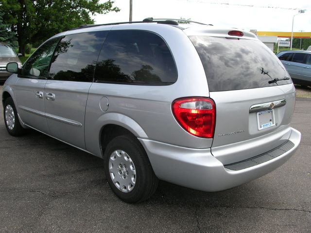 2003 Chrysler Town and Country Quad Coupe 3