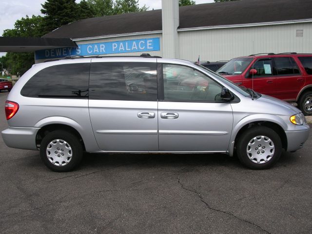 2003 Chrysler Town and Country Quad Coupe 3