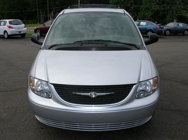 2003 Chrysler Town and Country Quad Coupe 3