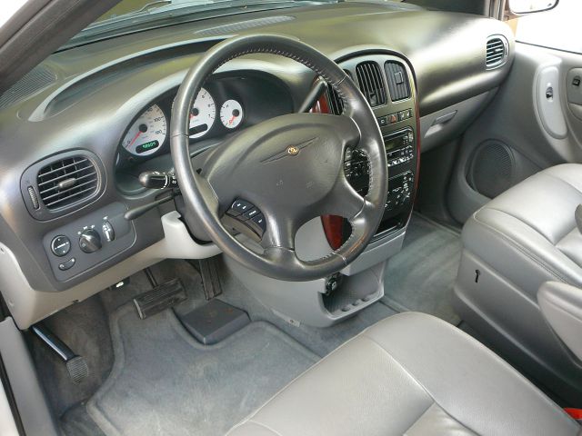 2004 Chrysler Town and Country 3.5