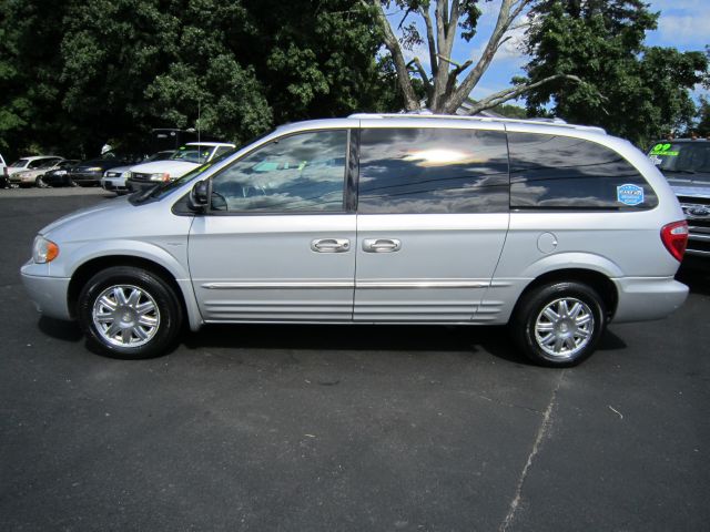 2004 Chrysler Town and Country 3.5
