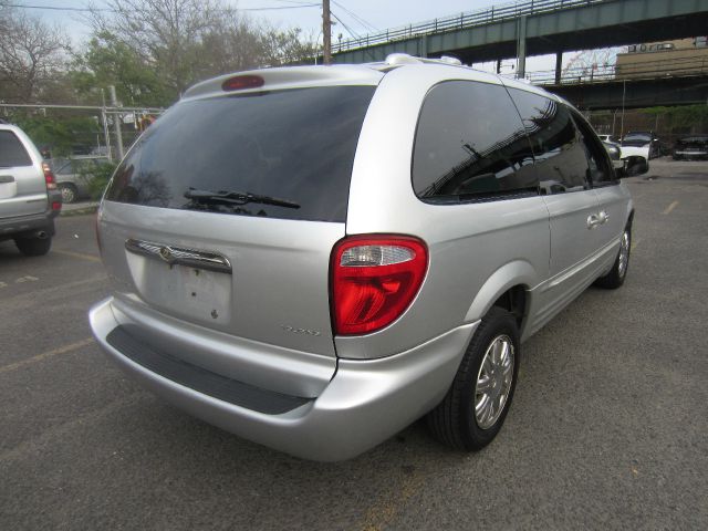 2004 Chrysler Town and Country 3.5