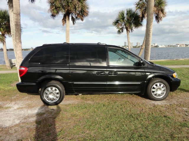 2004 Chrysler Town and Country 3.5