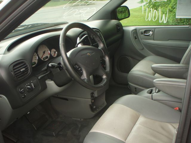 2004 Chrysler Town and Country 3.5