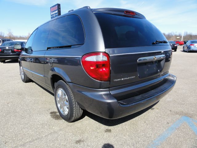 2004 Chrysler Town and Country 3.5