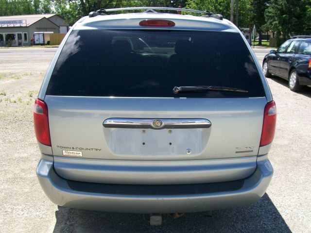 2004 Chrysler Town and Country GT Premium