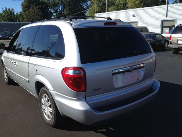 2005 Chrysler Town and Country 3.5