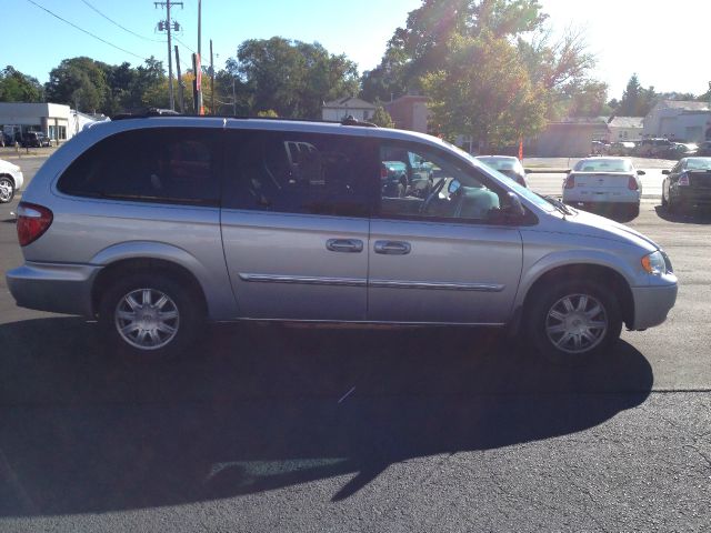 2005 Chrysler Town and Country 3.5