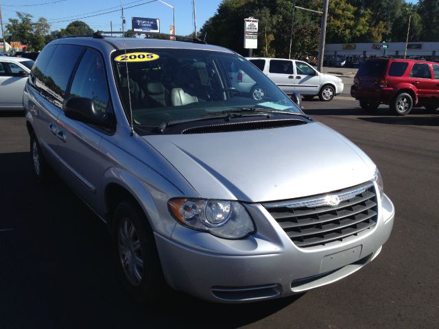 2005 Chrysler Town and Country 3.5