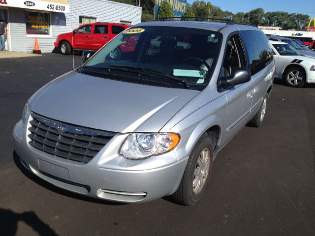 2005 Chrysler Town and Country 3.5